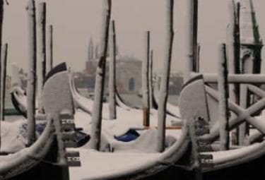 venezia-gondole-neve-w350R375