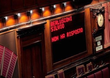 votazione_berlusconiR375