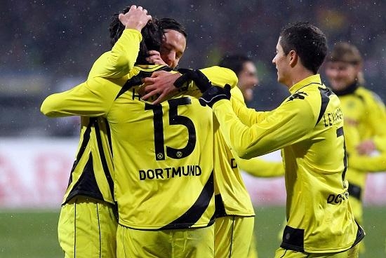 hummels_subotic_abbraccio