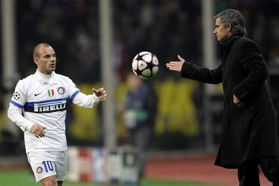 sneijder_pallone_mourinho