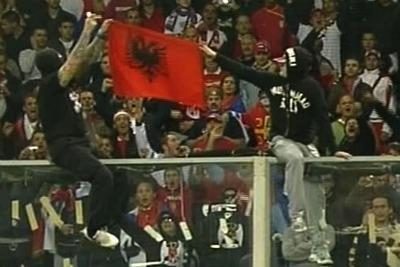 Tifosi_Serbia_Bandiera_AlbaniaR400