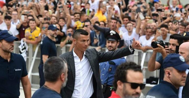 Cristiano_Ronaldo_Torino_arrivo_lapresse_2018