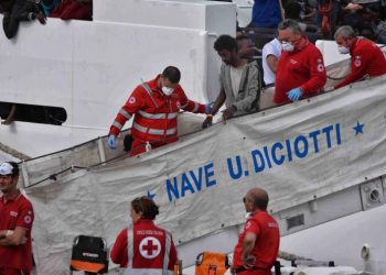 nave_diciotti_guardia_costiera_migranti_sbarco_lapresse_2018