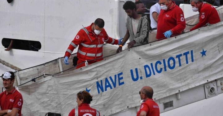 nave_diciotti_guardia_costiera_migranti_sbarco_lapresse_2018