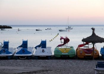 pedalo_mare_spiaggia_pixabay