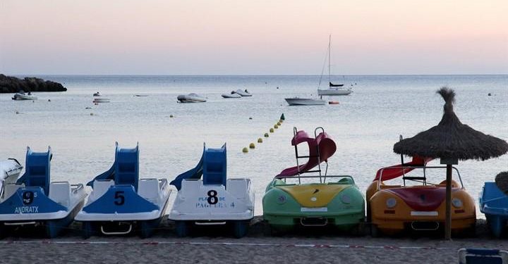 pedalo_mare_spiaggia_pixabay