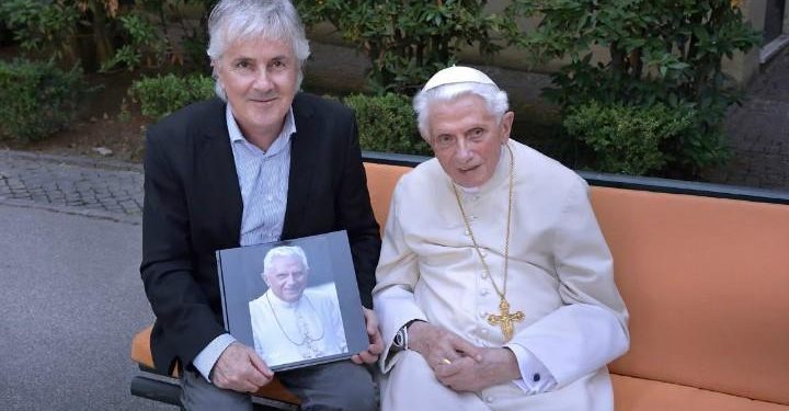 ratzinger-fotografo-fb