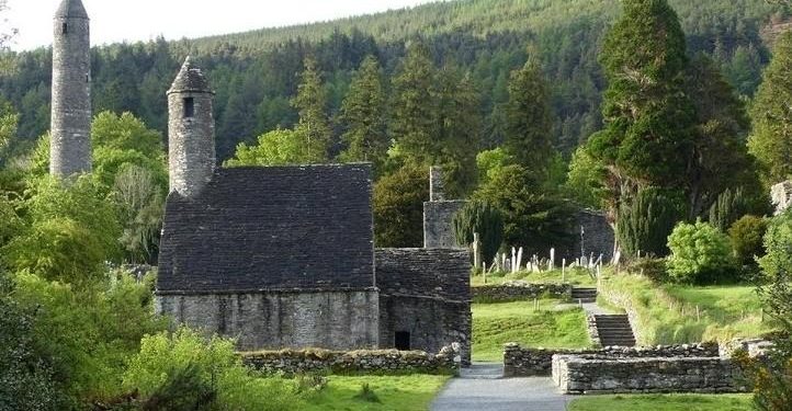 irlanda_monastero_chiesa_medioevo_glendalough_youtube