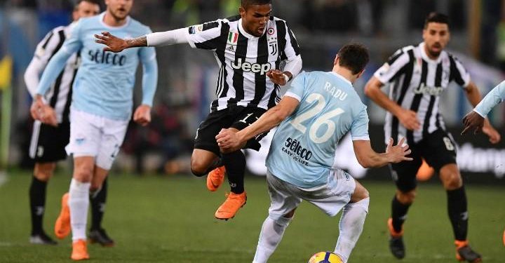 Douglas_Costa_Radu_Juventus_Lazio_lapresse_2018