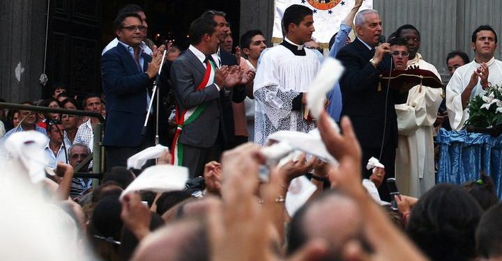 chiesa_processione_cattolici_fede_lapresse_2018