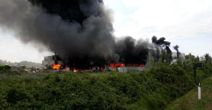 incendio-a-pietrasanta