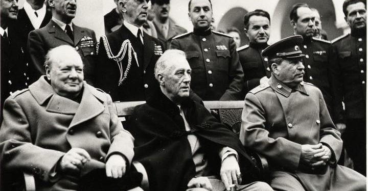 yalta_churchill_roosevelt_stalin_lapresse_1945