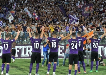 Pjaca_Benassi_Pezzella_Fiorentina_saluto_curva_lapresse_2018