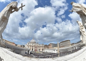 chiesa_sanpietro_piazza_messa_papa_lapresse_2018