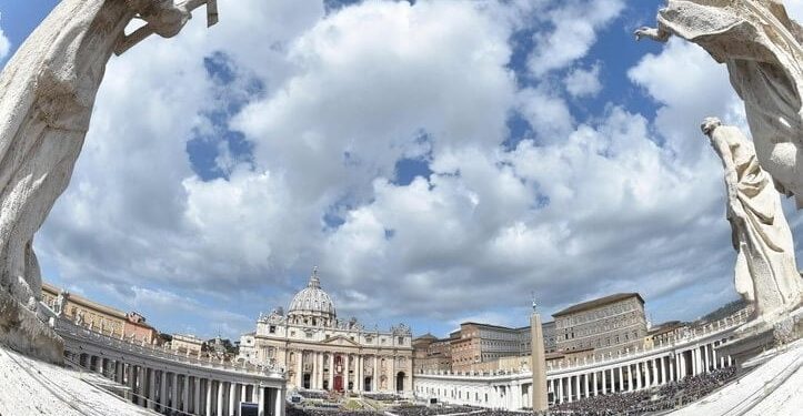 chiesa_sanpietro_piazza_messa_papa_lapresse_2018