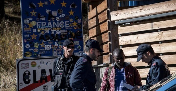 migranti_claviere_confine_italia_francia_polizia_lapresse_2018