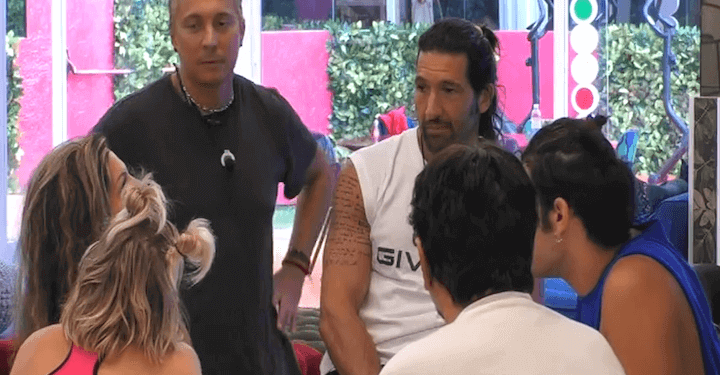 walter_nudo_gruppo_2018_mediaset