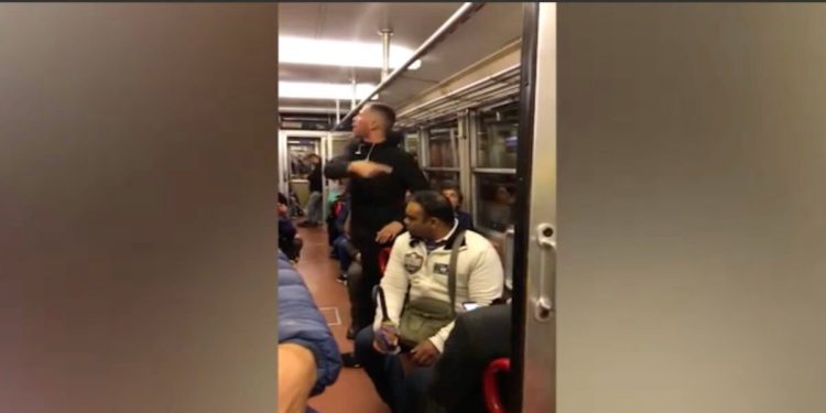 Napoli, insulti razzisti in treno