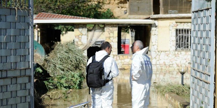 La Polizia sul luogo della tragedia a Casteldaccia, Palermo (LaPresse)