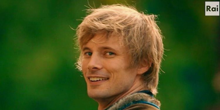 Bradley James parla italiano sui social