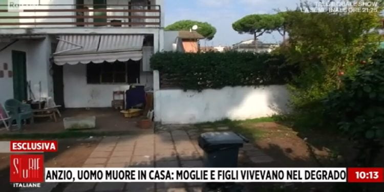 Anzio, 69enne muore in giardino: moglie e figli tra rifiuti (Storie Italiane)