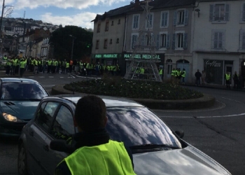 Francia, corteo gilet gialli (Twitter)