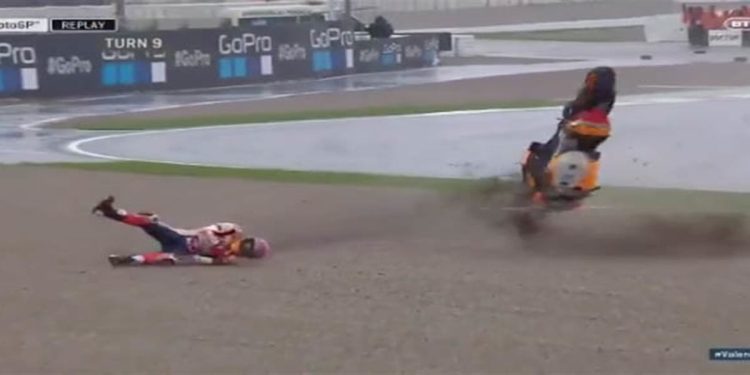 Marquez, terribile caduta nella gara di Valencia