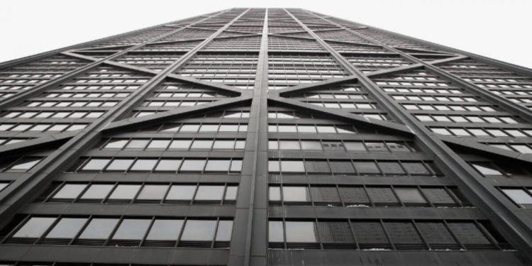 L'edificio in cui è precipitato l'ascensore a Chicago