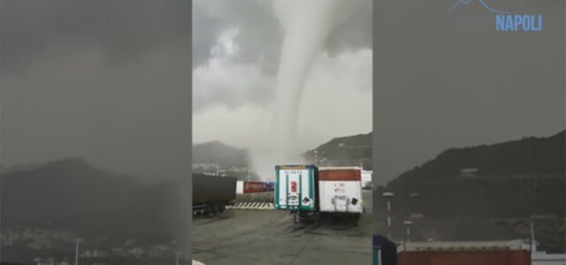 Salerno tromba d'aria al porto