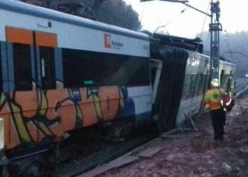 Treno deragliato a Barcellona, un morto