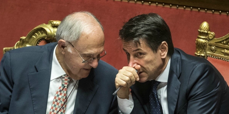 Paolo Savona e Giuseppe Conte (LaPresse)