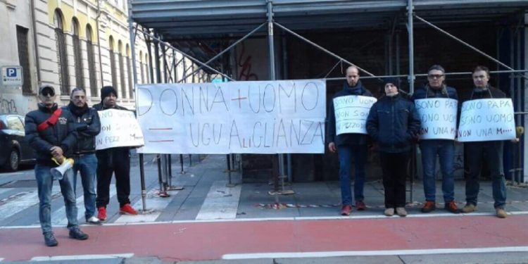 Torino, protesta davanti alla sede Rai