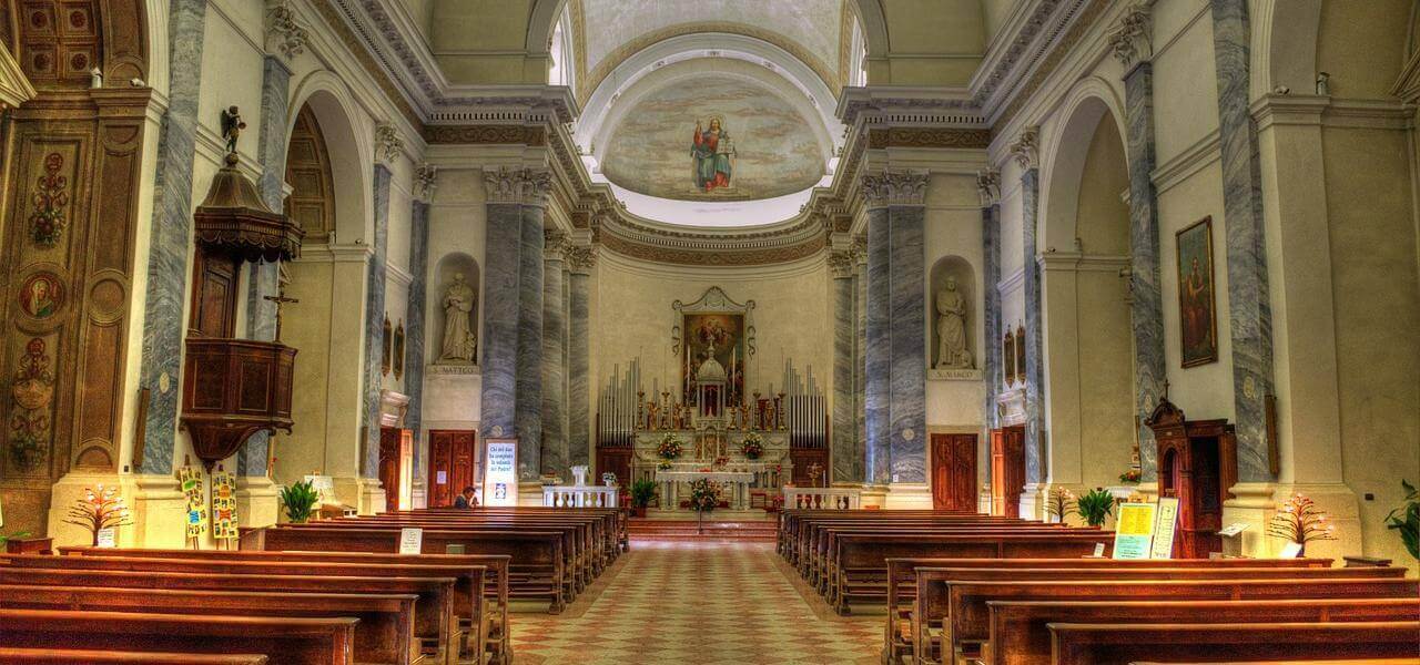 Chiesa, immagini di repertorio (Pixabay)