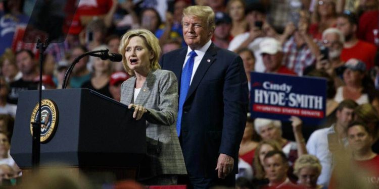 Cindy Hyde-Smith e Donald Trump