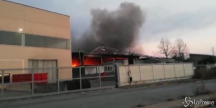 Incendio in ditta di inchiostri e vernici Reinol (da Video)