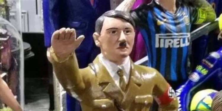 Napoli, Adolf Hitler tra i pastori del presepe