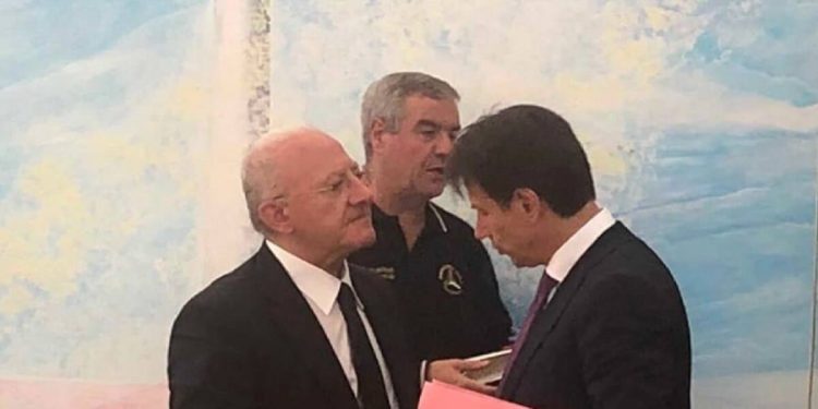 Vincenzo De Luca insieme a Giuseppe Conte (Facebook)