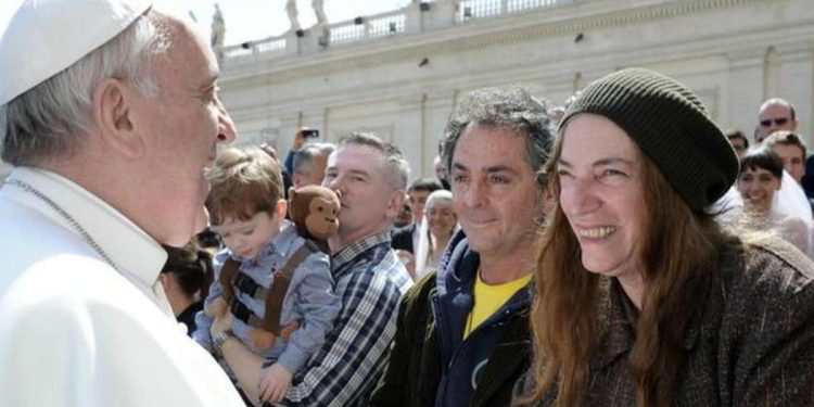 L'incontro tra papa Bergoglio e Patti Smith