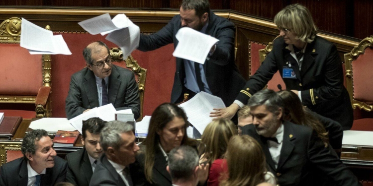 Bagarre in aula al Senato durante il governo gialloverde (LaPresse)