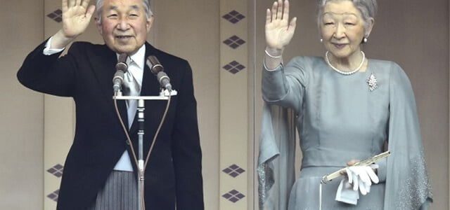 L'imperatore Akihito e la moglie: grande festa in Giappone