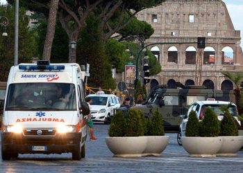 Scavalca per entrare al rave: morto 26enne