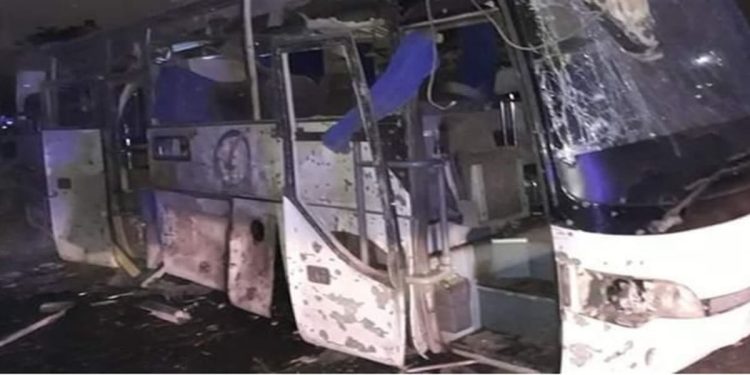 Egitto, bomba contro bus turisti vicino alle piramidi Giza