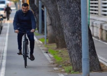 Antonio Decaro, sindaco di Bari in bicicletta (foto da Facebook)