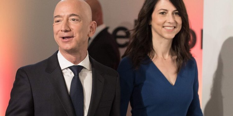 Jeff Bezos e MacKenzie Bezos divorziano: accordo da capogiro