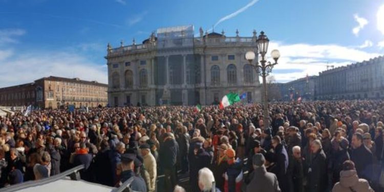 Tav, manifestazione a Torino per il sì (foto da Twitter)