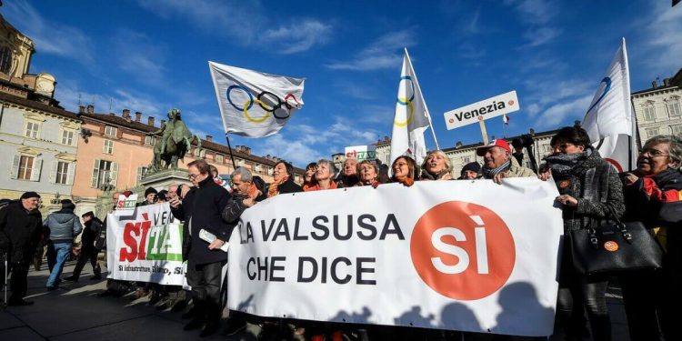 Manifestazione pro Tav sabato a Torino (LaPresse)