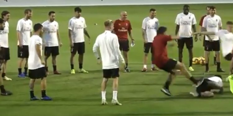 Scivolata di Higuain su Gattuso nel torello (foto da YouTube)