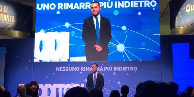 Di Maio presenta al M5s il reddito di cittadinanza