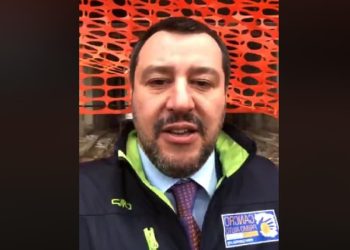 Matteo Salvini in una diretta su Facebook