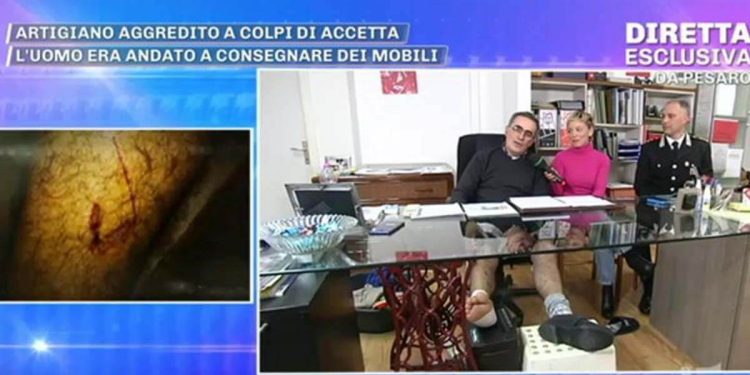 Artigiano aggredito a colpi di accetta